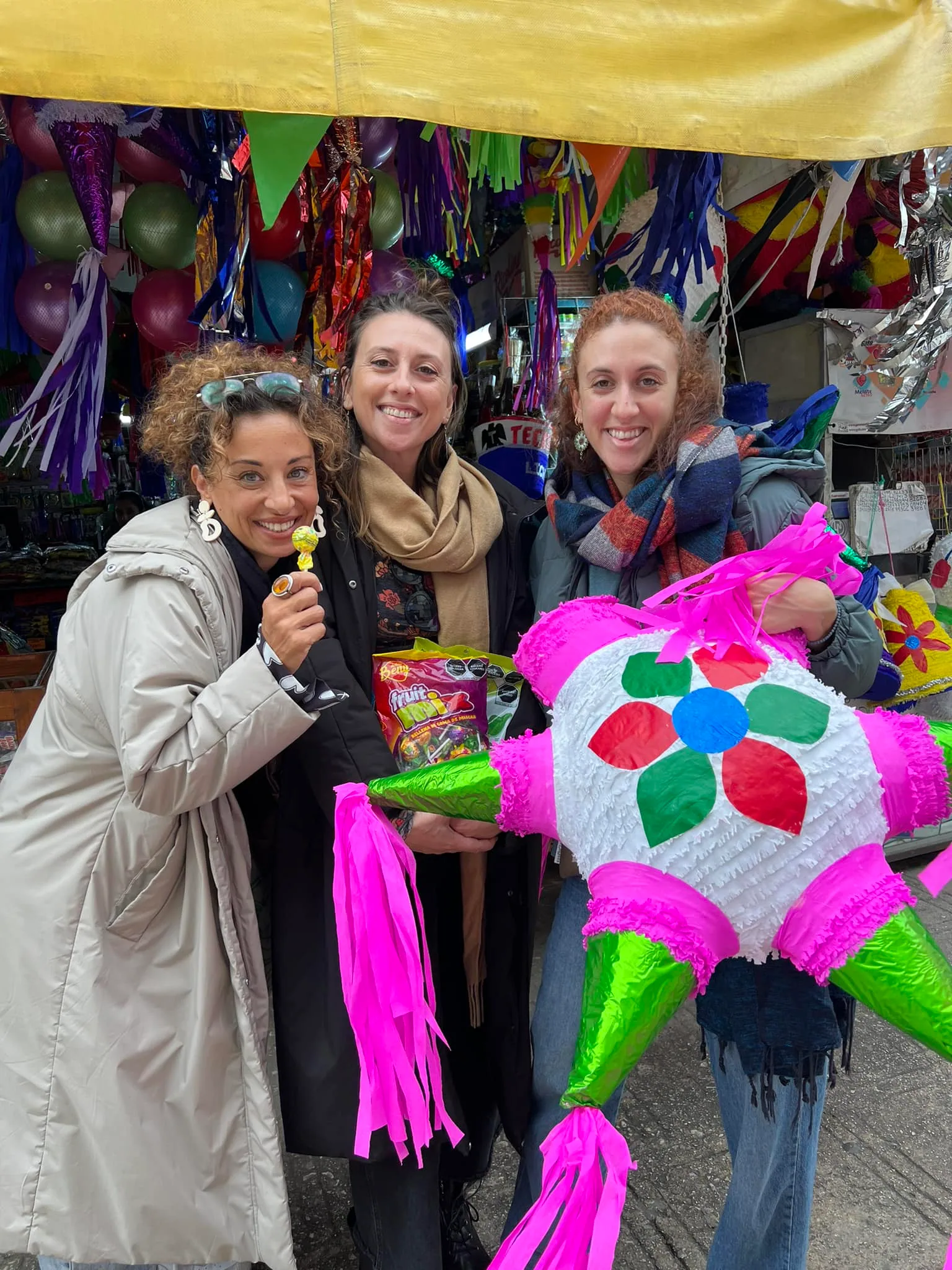 Piñata temática elaborada a mano
